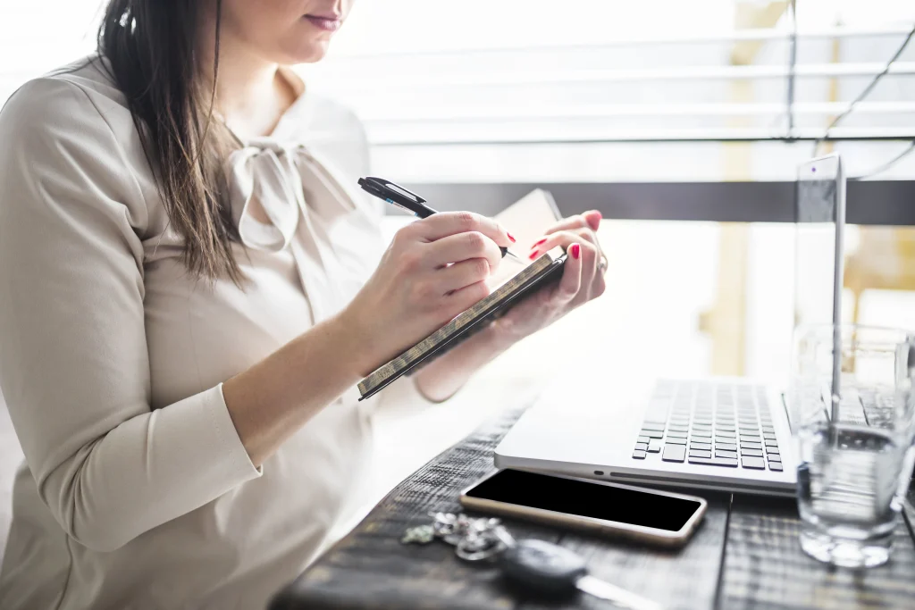 como fazer controle de jornada no trabalho hibrido